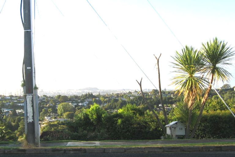Photo of property in 13 Monarch Avenue, Hillcrest, Auckland, 0627