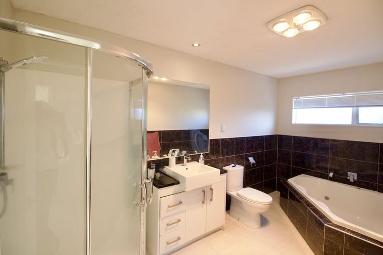 Photo of property in 16 Lucca Crescent, Flat Bush, Auckland, 2019