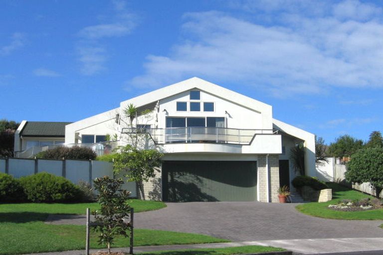 Photo of property in 8 Alf Place, Somerville, Auckland, 2014