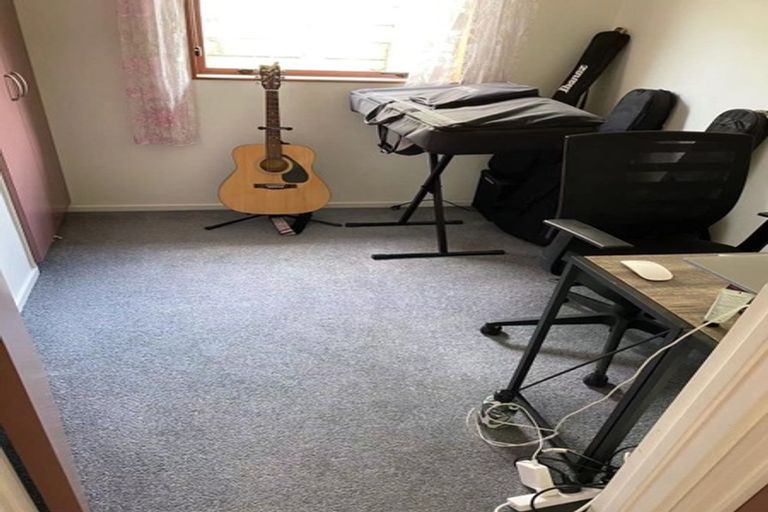 Photo of property in 18 Hercules Drive, Henderson, Auckland, 0612