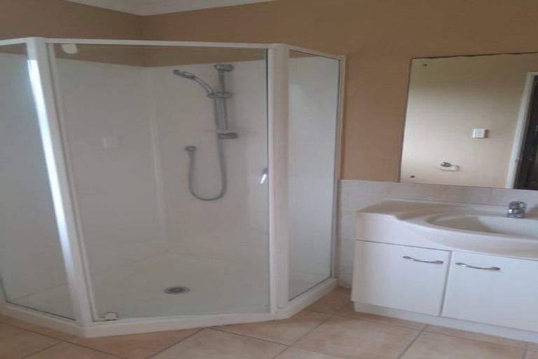 Photo of property in 6 Shankill Place, East Tamaki, Auckland, 2013