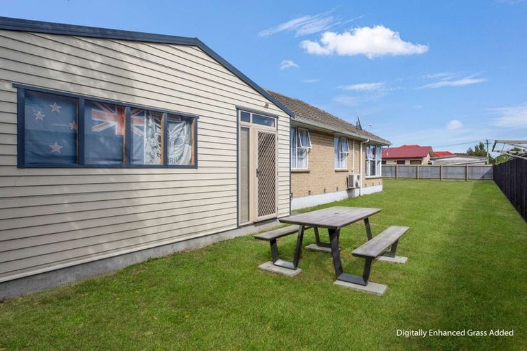 Photo of property in 25 Lambeth Crescent, Northcote, Christchurch, 8052