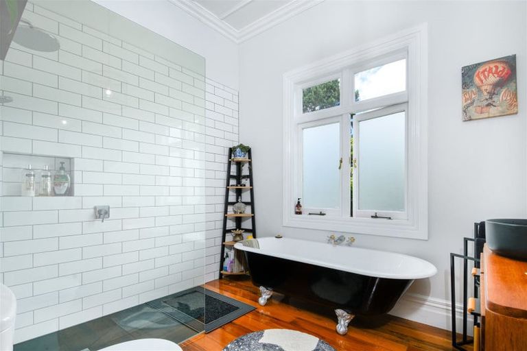 Photo of property in 43 Sunnyvale Road, Massey, Auckland, 0614