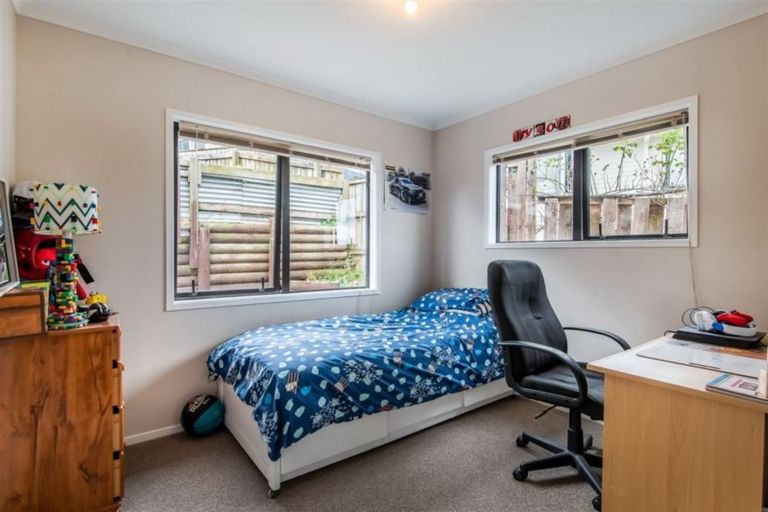 Photo of property in 9 Edgware Road, West Harbour, Auckland, 0618