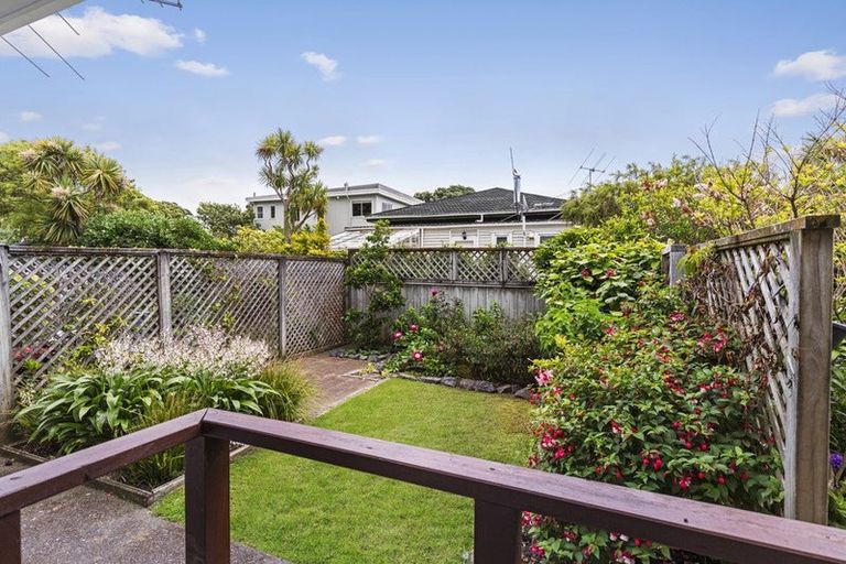 Photo of property in 8/238 Muritai Road, Eastbourne, Lower Hutt, 5013