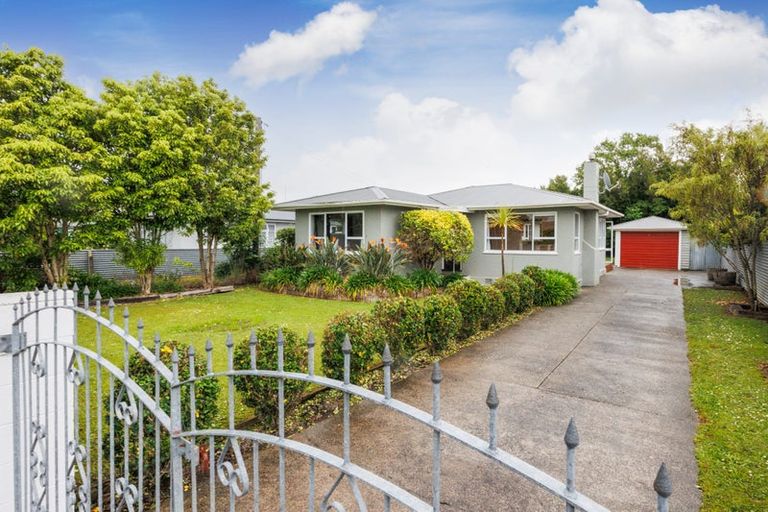 Photo of property in 4 Eton Place, Terrace End, Palmerston North, 4410