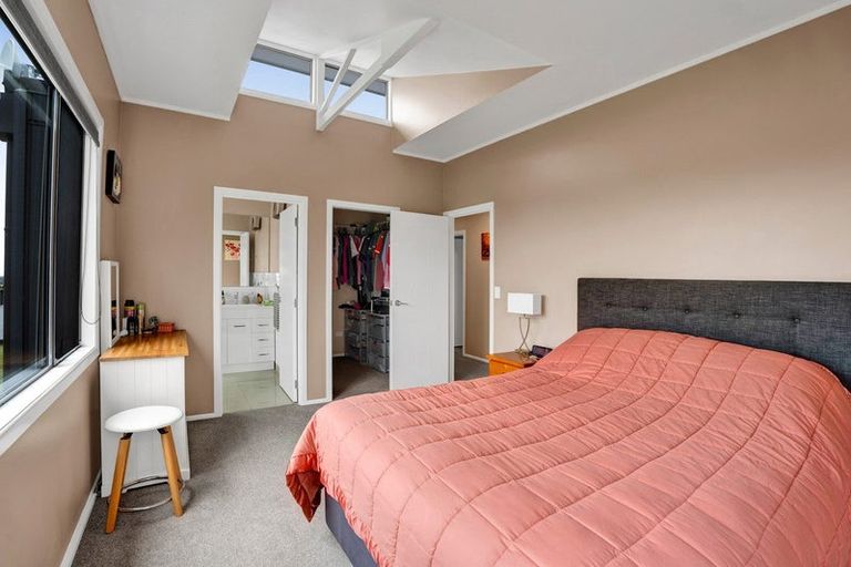 Photo of property in 100 Elsham Road, Lepperton, New Plymouth, 4373