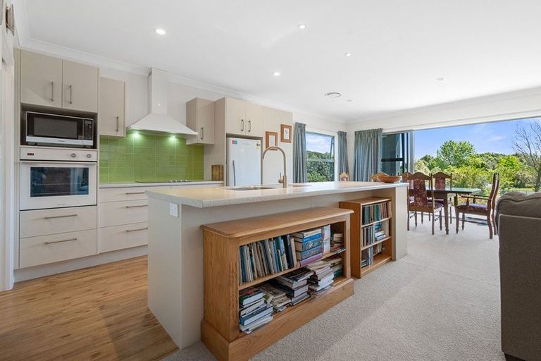 Photo of property in 10 Birdie Way, Martinborough, 5711