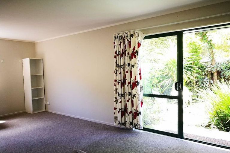 Photo of property in 10 Woodstock Road, Forrest Hill, Auckland, 0620