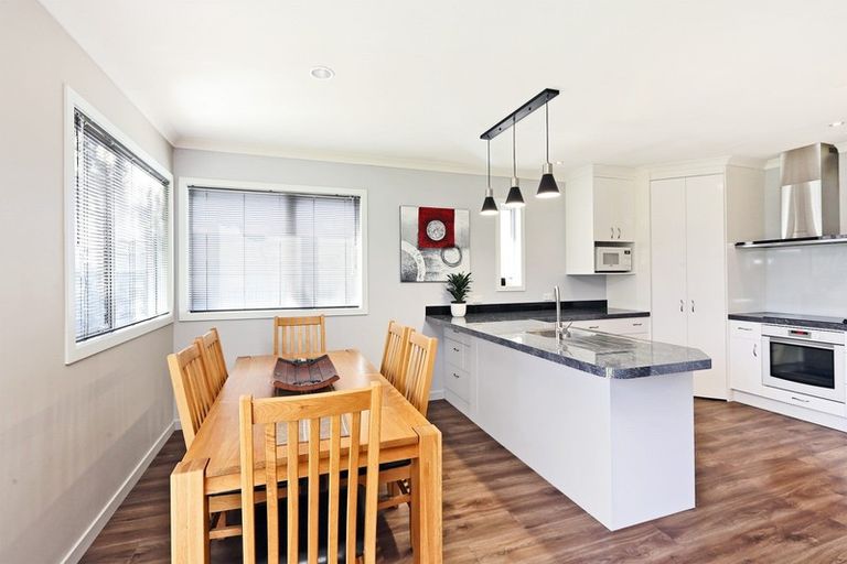 Photo of property in 16 Milford Place, Poraiti, Napier, 4112