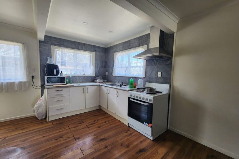 Photo of property in 8 Martin Road, Manurewa, Auckland, 2102