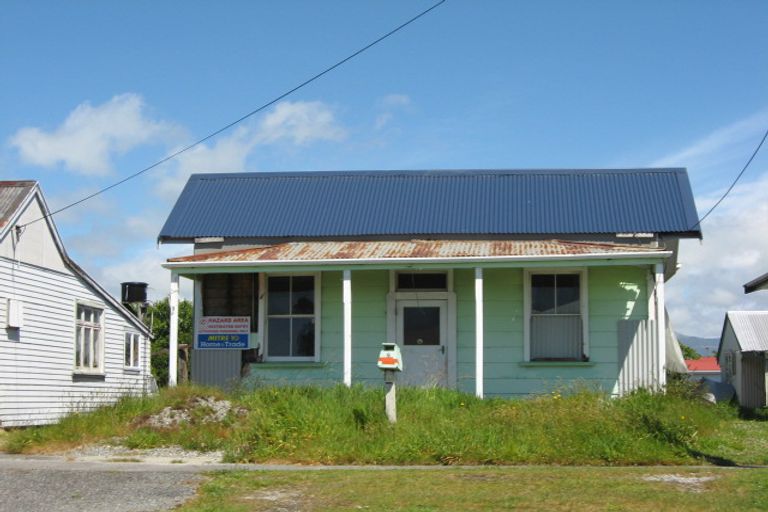 Photo of property in 8 Gladstone Street, Westport, 7825