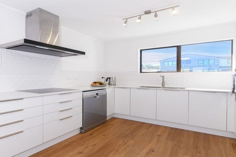 Photo of property in 2/68 View Road, Henderson, Auckland, 0612