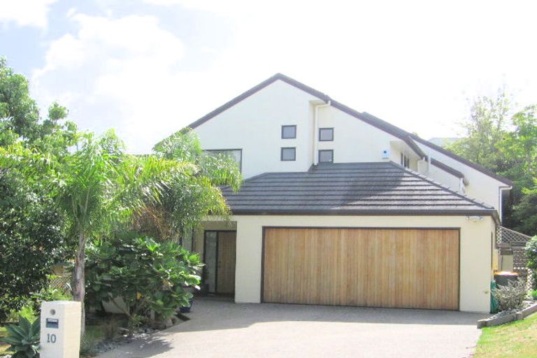 Photo of property in 10 Taroka Close, Pinehill, Auckland, 0632