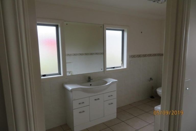 Photo of property in 3a Trelawn Place, Cockle Bay, Auckland, 2014