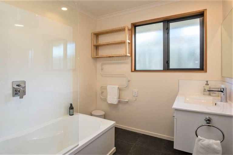 Photo of property in 115a Meadowstone Drive, Wanaka, 9305