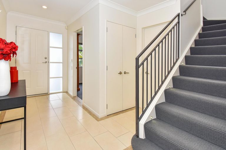 Photo of property in 17 Turnberry Drive, Wattle Downs, Auckland, 2103