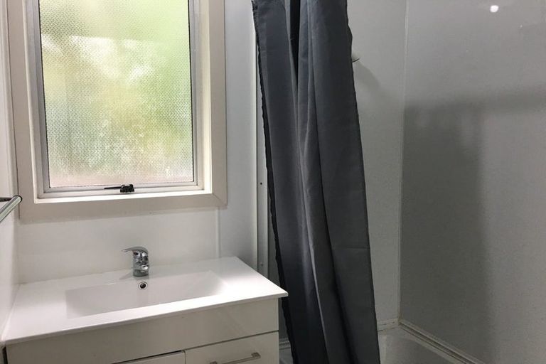 Photo of property in 58 Chilcott Road, Henderson, Auckland, 0612