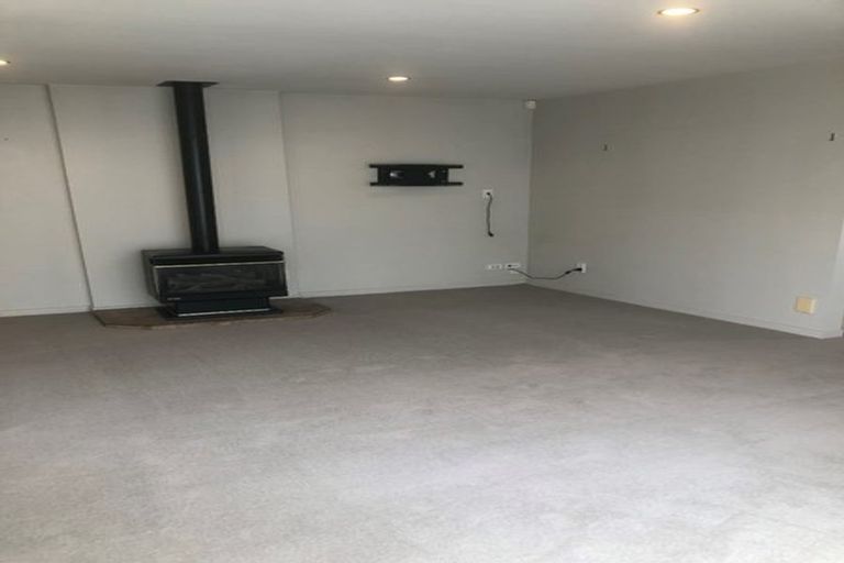 Photo of property in 382 Memorial Avenue, Burnside, Christchurch, 8053