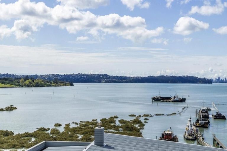 Photo of property in 15 Courtneys, West Harbour, Auckland, 0618