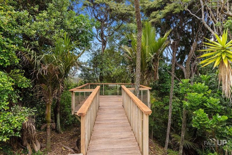 Photo of property in 242 Forest Hill Road, Waiatarua, Auckland, 0612