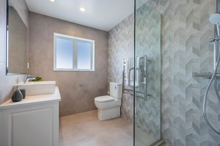 Photo of property in 42 Takurua Terrace, Orewa, 0931