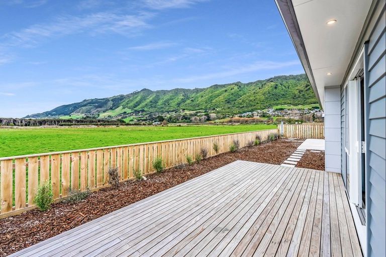 Photo of property in 3 Tapuhikura Street, Waikanae, 5036