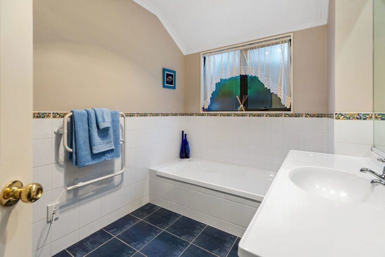 Photo of property in 12 Doneraille Place, Bethlehem, Tauranga, 3110