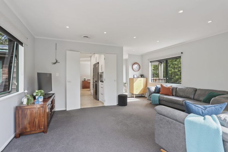 Photo of property in 13a Avonleigh Road, Green Bay, Auckland, 0604