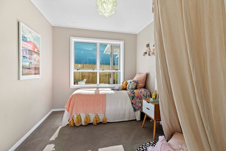 Photo of property in 3 Baylands Drive, Newlands, Wellington, 6037