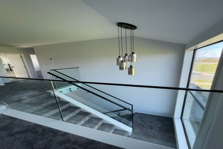 Photo of property in 4 Pineview Drive, Rosehill, Papakura, 2113