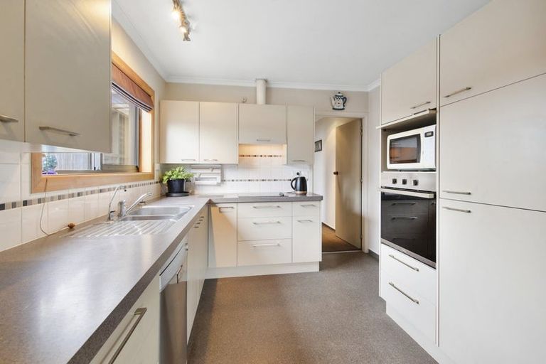 Photo of property in 4 Strachan Place, Rangiora, 7400