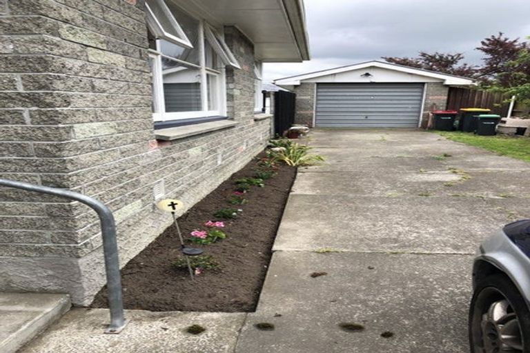 Photo of property in 17 Sandown Crescent, Aranui, Christchurch, 8061