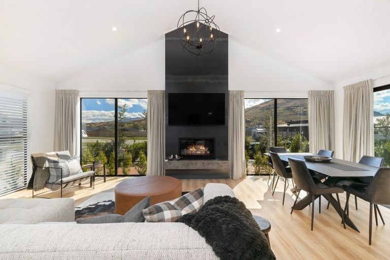 Photo of property in 8 Wheat Street, Jacks Point, Queenstown, 9371