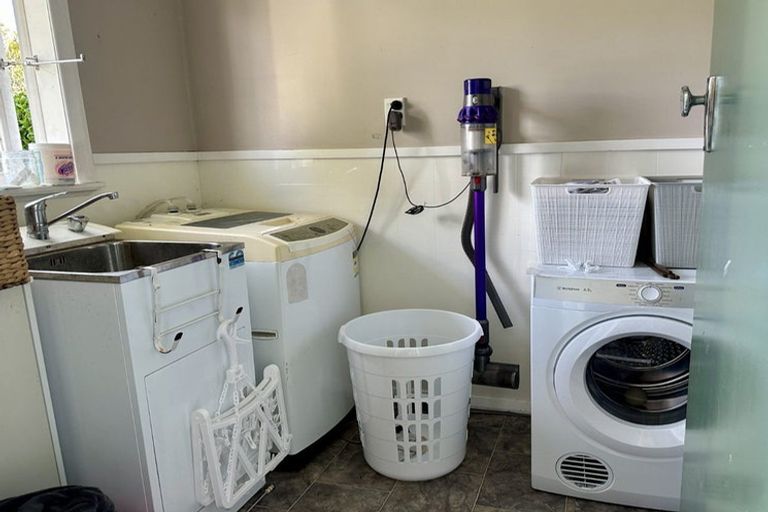 Photo of property in 12 Park Road, West End, Palmerston North, 4412