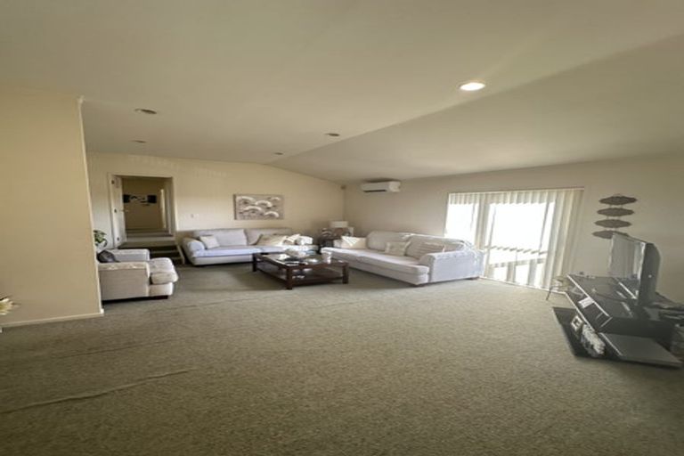 Photo of property in 36 Barbados Drive, Unsworth Heights, Auckland, 0632