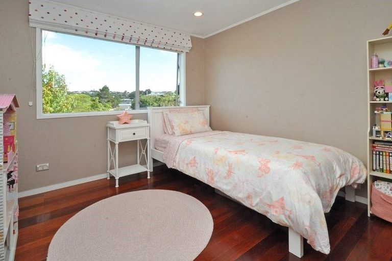 Photo of property in 13 Clensmore Place, Torbay, Auckland, 0630