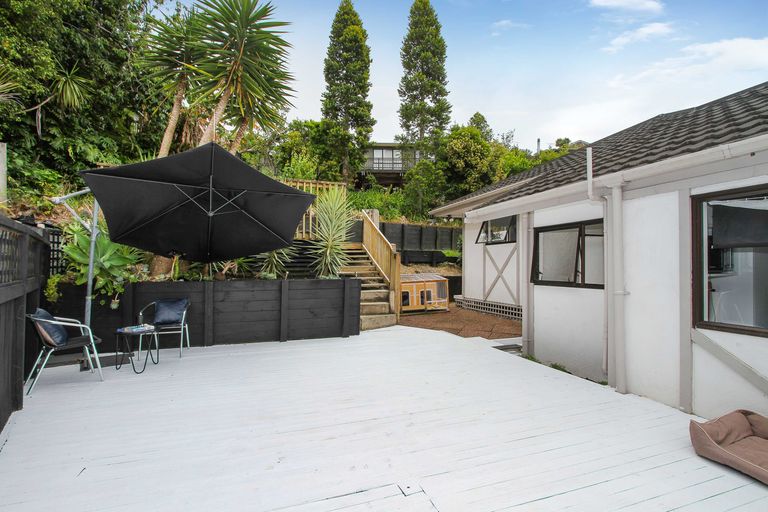 Photo of property in 1/27 Sovereign Place, Glenfield, Auckland, 0629