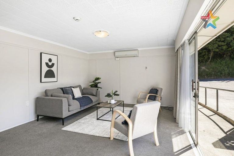 Photo of property in 6 Holborn Drive, Stokes Valley, Lower Hutt, 5019