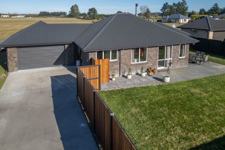 Photo of property in 15 Ruru Place, Oxford, 7430