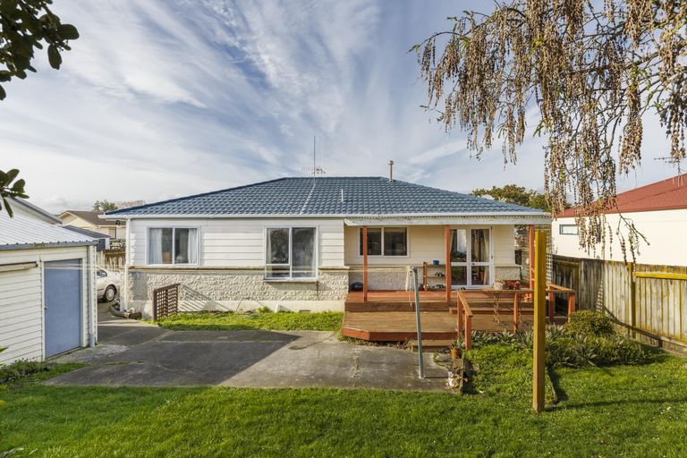 Photo of property in 38 Dalfield Place, Highbury, Palmerston North, 4412