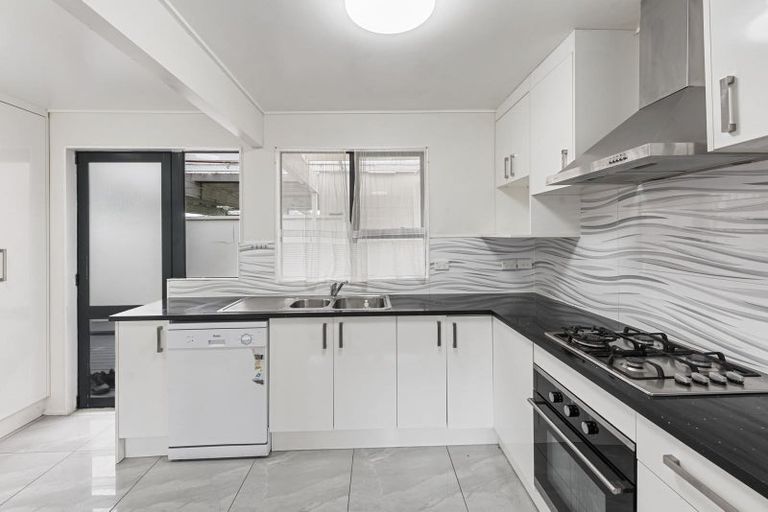 Photo of property in 2/11 Overton Road, Papatoetoe, Auckland, 2025