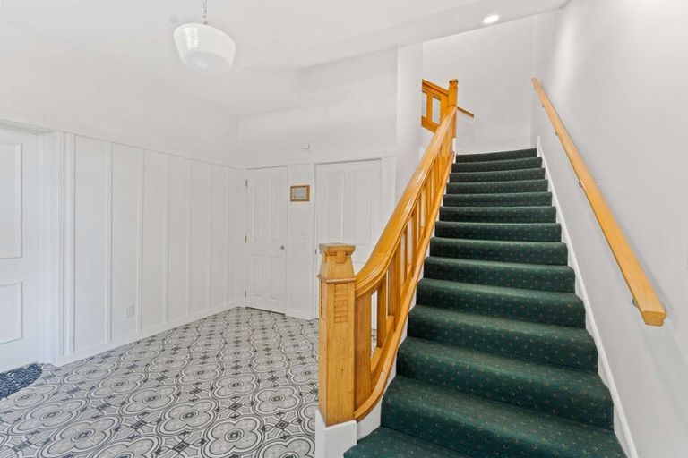 Photo of property in 1 Queen Street, New Plymouth, 4310