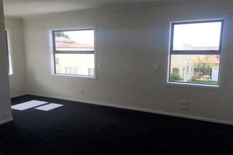 Photo of property in 2/42 Charlemont Street, Whitiora, Hamilton, 3200