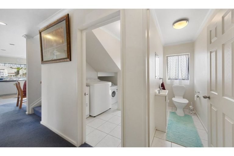 Photo of property in 12 Paloma Court, Hillpark, Auckland, 2102