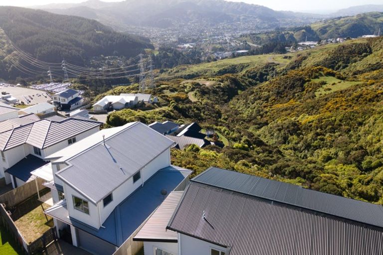 Photo of property in 35 Havana Rise, Grenada Village, Wellington, 6037