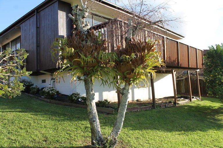 Photo of property in 2/33 Tyrian Close, Half Moon Bay, Auckland, 2012