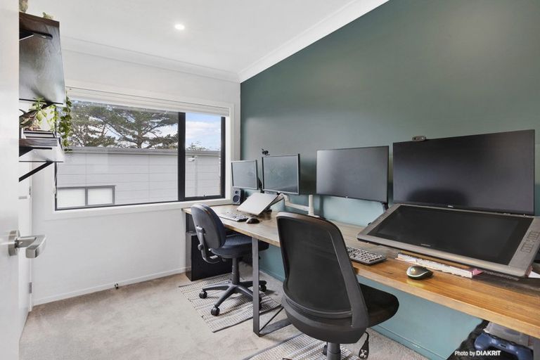 Photo of property in 35 Brindle Way, Newlands, Wellington, 6037