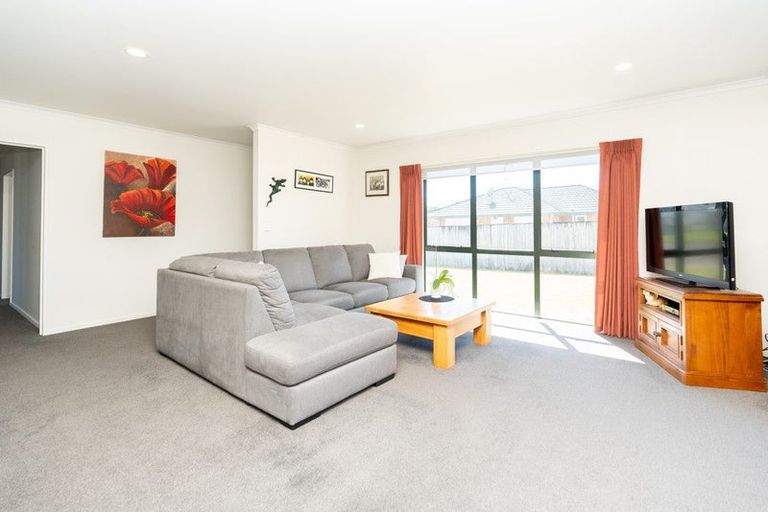 Photo of property in 14 Caulfield Place, Nawton, Hamilton, 3200