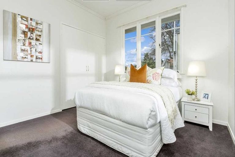 Photo of property in 78a Lake Road, Narrow Neck, Auckland, 0624